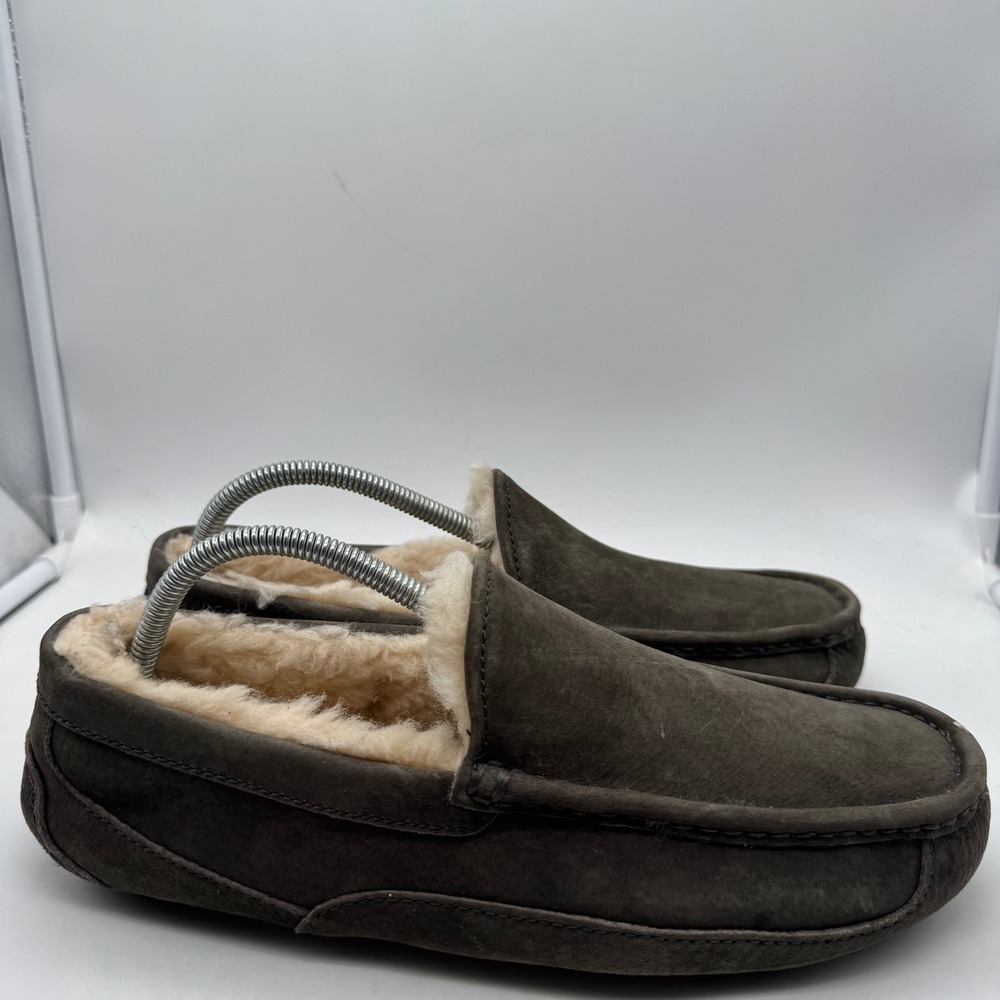 UGG Australia Men's Dark Brown Suede Sheepskin Lined Moccasin Slippers Size 9